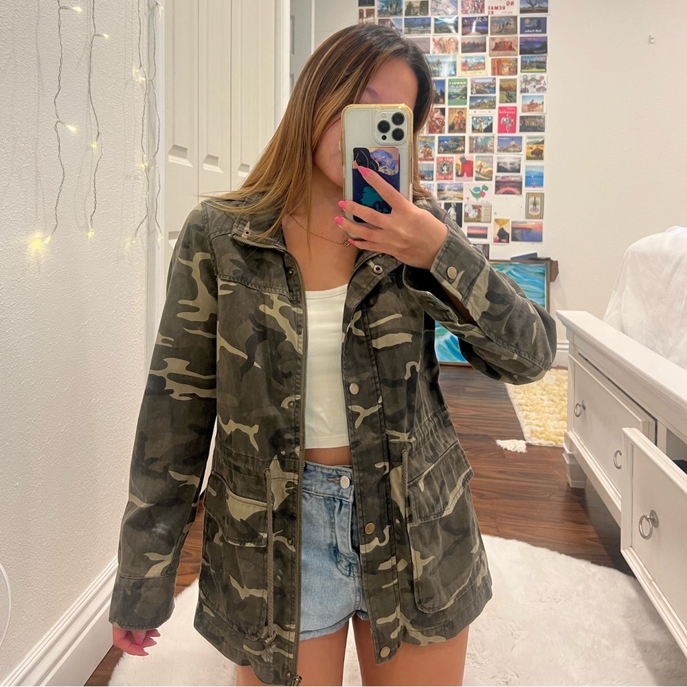 Vintage-Inspired Camo Jacket / Ultility Jacket - Must-Have for Any Wardrobe